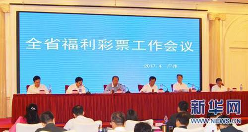 2月8日，演员孙俪微博上传一家三口海边温馨度假照，并自曝已再次怀孕马上有“二宝 马伊琍大腹便便上街 孕相明显“身证”已怀二胎 2013-10-17 10月16日，北京，马伊琍挺大肚独自现身东四环。