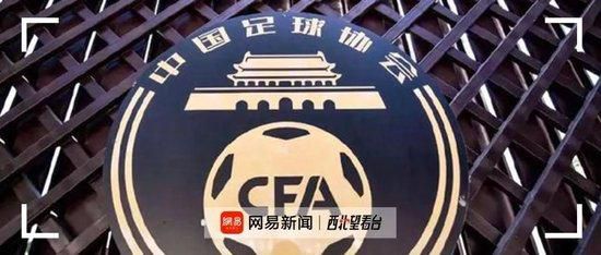 CCTV-6“明星会客厅”开创电影节红毯直播新模式 2015-04-17 4月16日，第五届北京国际电影节正式开幕，红地毯上，电影频道别出心裁地设置了“明星会客厅”，蒋小涵携郭涛、苏芒一起做主持人，采访各路嘉宾，为影迷们呈现出一道别样的风采。