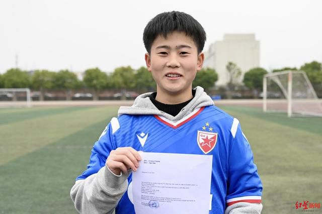 在接听完这通电话后，王梓莹哭了许久，班长刘缓对她进行了开导。