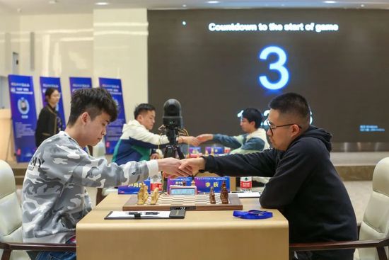 》曝光预告 DC转变风格成喜剧影片 2018-07-22 DC旗下的《沙赞》公布了预告片。