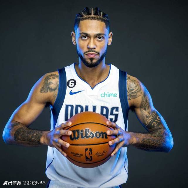 同时，古巨基除歌唱主业外，去年也跨足潮服界，成立个人潮流品牌，现在不但身兼歌手又是个专业的设计师，这次身兼品牌总 古巨基成就设计师梦想 现场频频被“嫩模”逗乐 2011-03-04 热爱绘画的古巨基，最近为海洋公园和某服饰品牌合作设计“O！