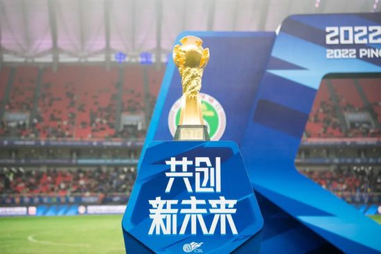 爱妻好友纷纷到场祝贺 2022-03-01 当地时间2月28日，美国加利福尼亚州，“卷福”本尼迪克特·康伯巴奇在好莱坞星光大道上留下属于自己的星星。