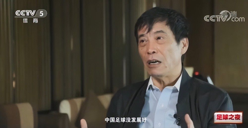 为新海诚代领奖杯的酒井雄一在颁奖典礼上向喜爱新海诚电影的观众表示了衷心的感谢。