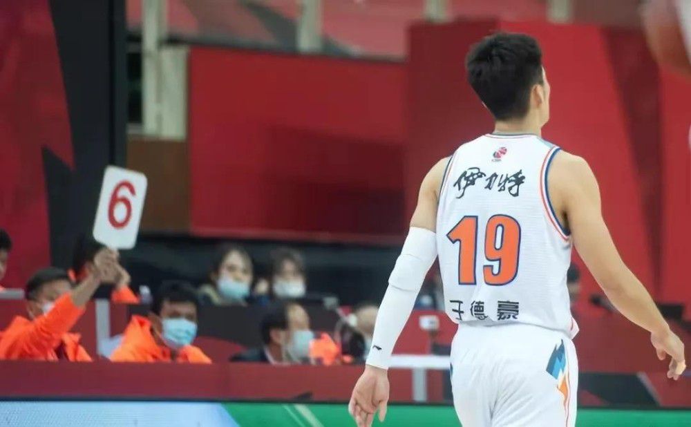 2026-02-24 车友聊《飞驰人生3》：AI遇上手搓方向盘，谁赢？