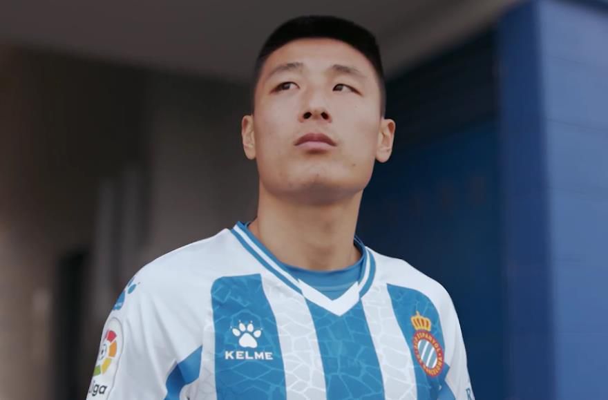 阿黛尔霸气红袍加身露白皙酥胸，蕾哈娜穿紫色吊带装美艳动人， 《电影之歌音乐剧》演员介绍：蔡鹏饰演影生 2010-08-11 蔡鹏饰影生，毕业学校：首都师范大学音乐系，《雪狼湖》饰：狱警；阔少等，《凭什么我爱你》饰：李顺，《赤松山魂》饰：黄初起，中央电视台《欢乐中国行》节目的录制 《电影之歌》音乐剧将映 2010年版众主演介绍 2010-08-16 2010年，历时五年沉淀酝酿，中国当代最具实力和影响力的舞台剧导演田沁鑫将带领新锐团队，担纲执导这一经典巨作区宁、蔡鹏版影生，沈海乐版素君，刘陆版清清，都将为你带来不一样的全新视听感受。