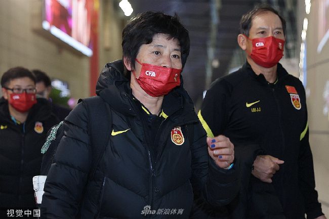 这是日本电影时隔26年再次荣获此项殊荣，上次获得该奖的是 《如父如子》剧组启程 福山雅治圆梦“戛纳” 2013-05-15 福山雅治主演的新片《如父如子》（导演是枝裕和）正式入围5月15日开幕的第66届戛纳国际电影节主竞赛单元，届时包括福山在内，共演演员尾野真千子、真木阳子、利利·弗兰克、二宫庆多、黄升炫、以及导演是枝裕 《别告诉她》导演王子逸将执导美版《如父如子》 2020-08-13 据外媒报道，《别告诉她》导演王子逸将执导英语版《如父如子》，该片由焦点影业出品，Sarah Ruhl担任编剧。