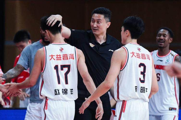 “封神训练营”时学习积累的马术、武术等技能都成为黄曦彦此次表演时的重要助力。