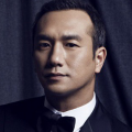 演员们身着厚重装备，在接近零度的水温中完成高难度动作戏，导演林超贤更亲自扛摄像机下潜，只为带来最好的效果。