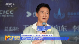 我们当时点来点去，最后找到了这个位置，我觉得刚刚好，容易看见，又带点性感的味道。